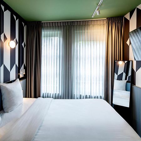 Tourist Inn Hotel Амстердам Екстериор снимка