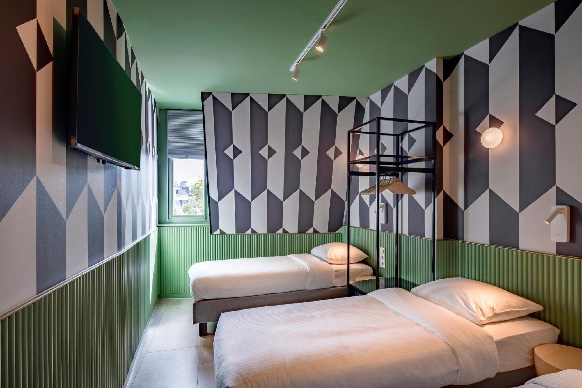 Tourist Inn Hotel Амстердам Екстериор снимка