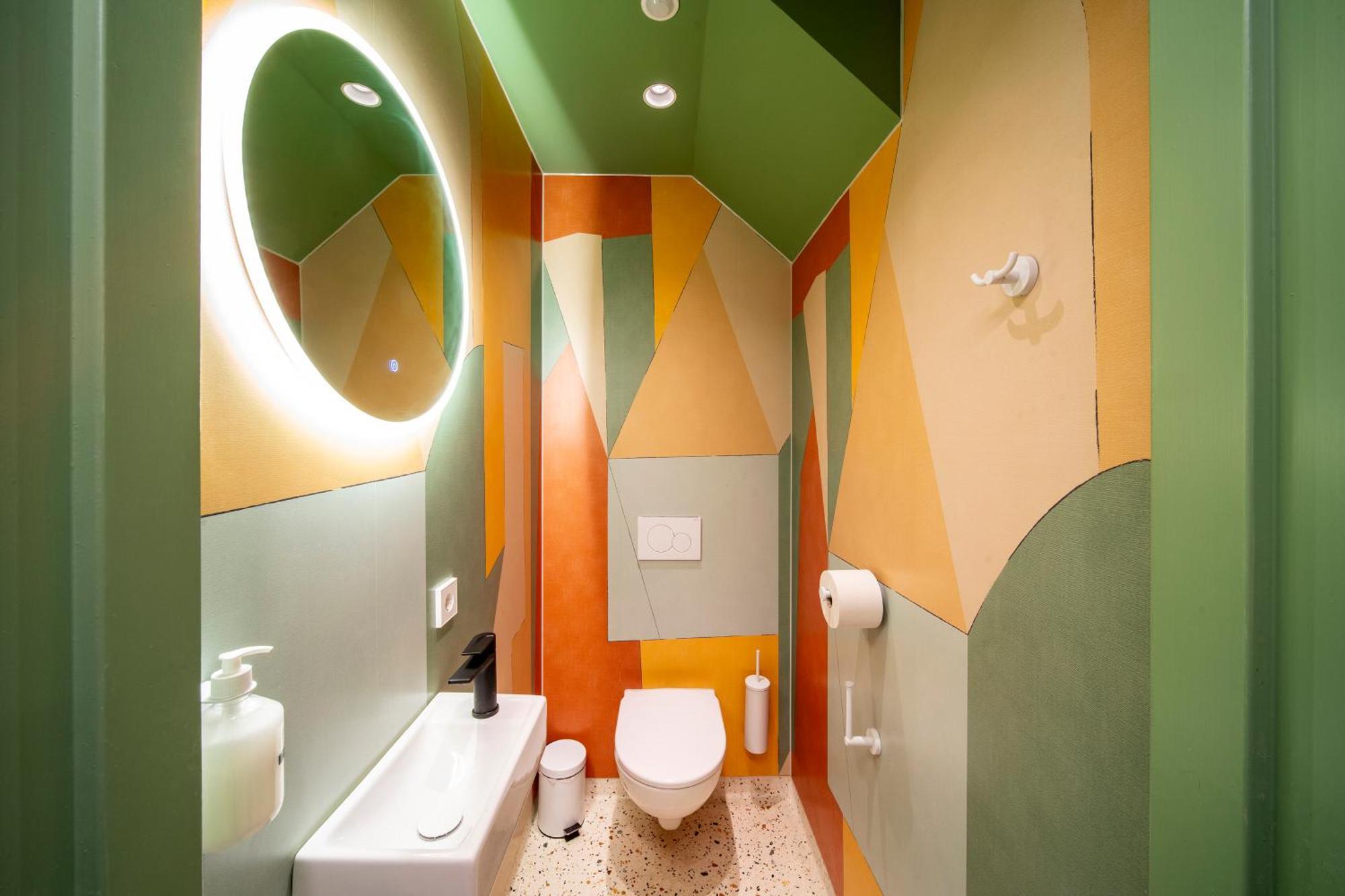 Tourist Inn Hotel Амстердам Екстериор снимка